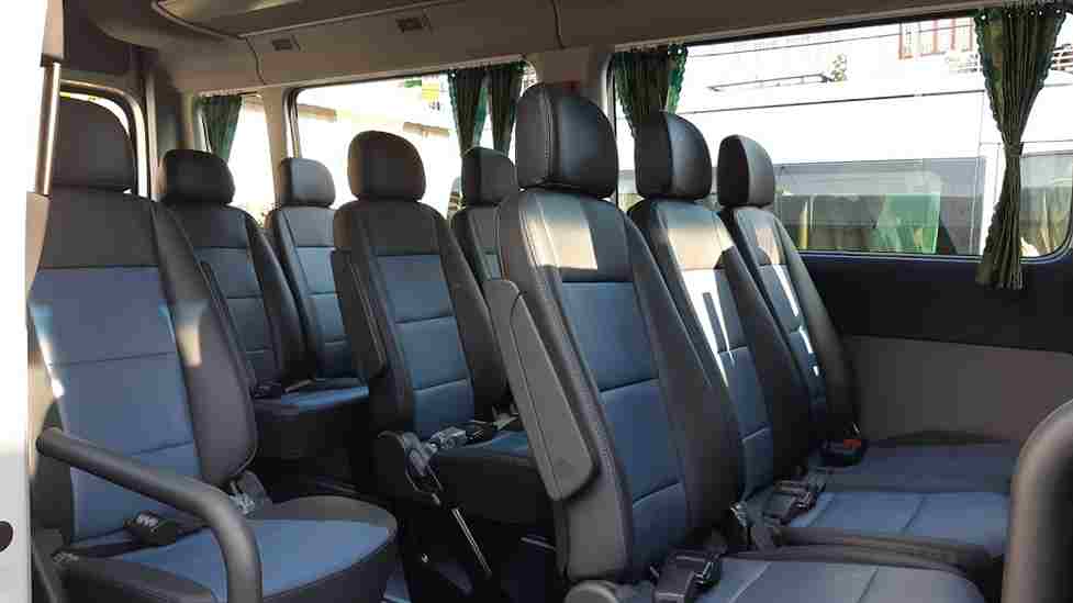 Nội thất xe 16 chỗ rộng rãi